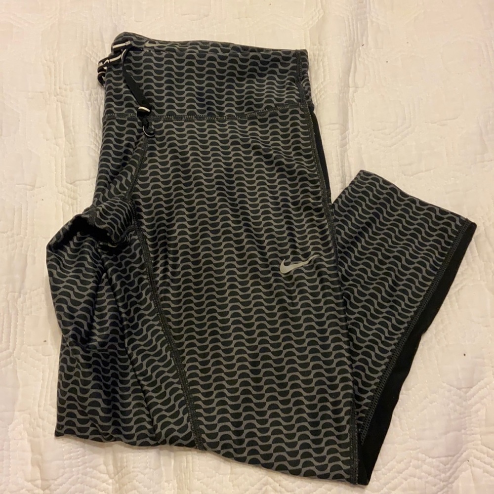 Nike cropped dri fit leggings size XS zip in back